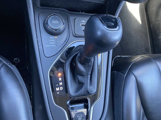 Used 2021 Silver Jeep Altitude 4x4 image 19