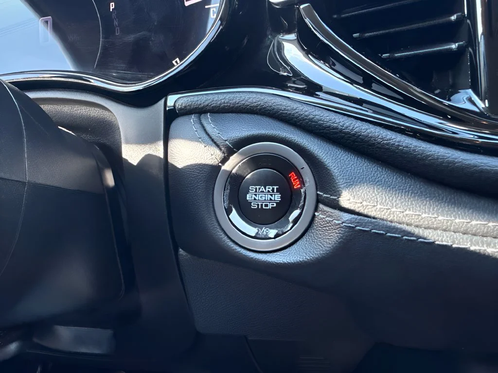 Used 2022 White Dodge SXT image 19