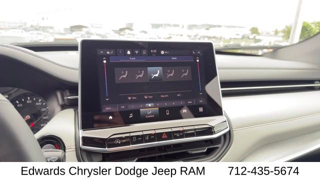 New 2026 Red Hot Pearl-Coat Exterior Paint Jeep Limited image 25