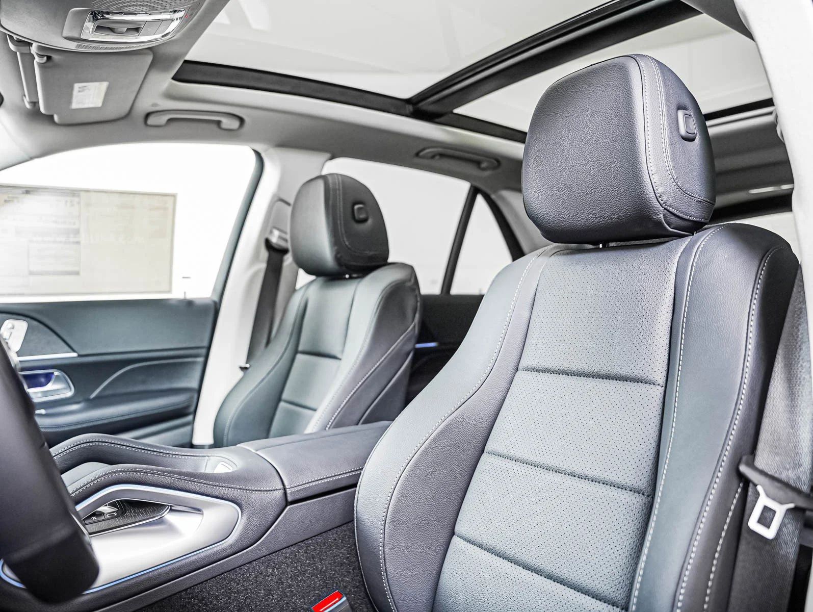 New 2026 Black Mercedes-Benz 450 4MATIC® image 8