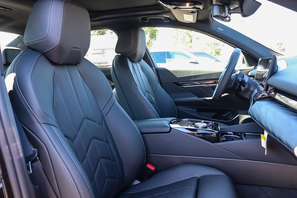 New 2027 Dark Graphite Metallic BMW 530i image 16