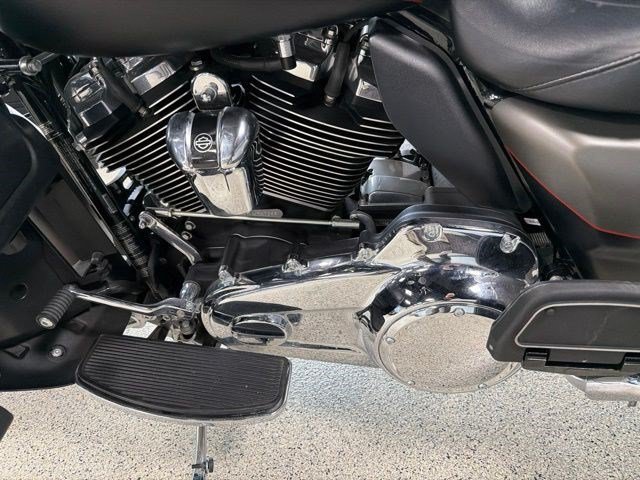 Used 2018 Gray Harley-Davidson ultra image 10