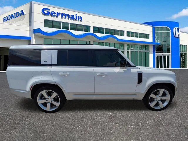 Used 2023 Fuji White Land Rover First Edition image 4