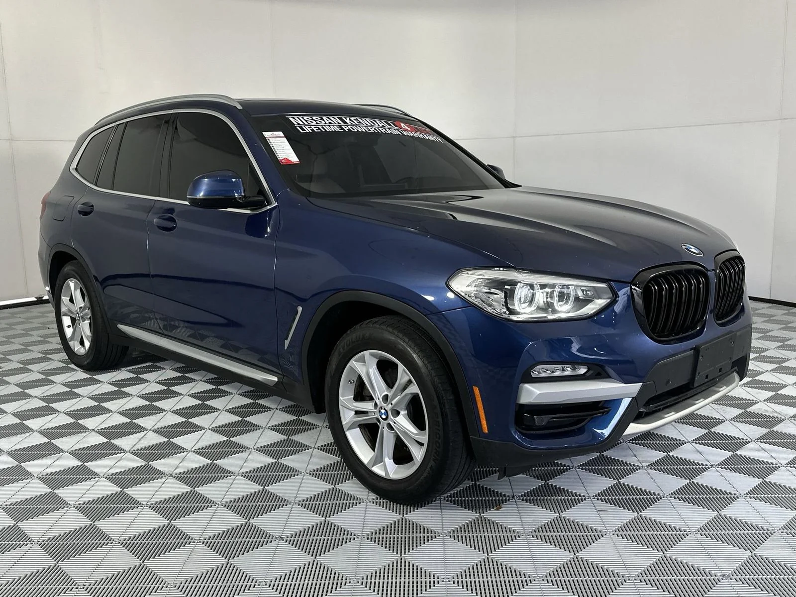 Used 2019 Blue BMW xDrive30i image 2