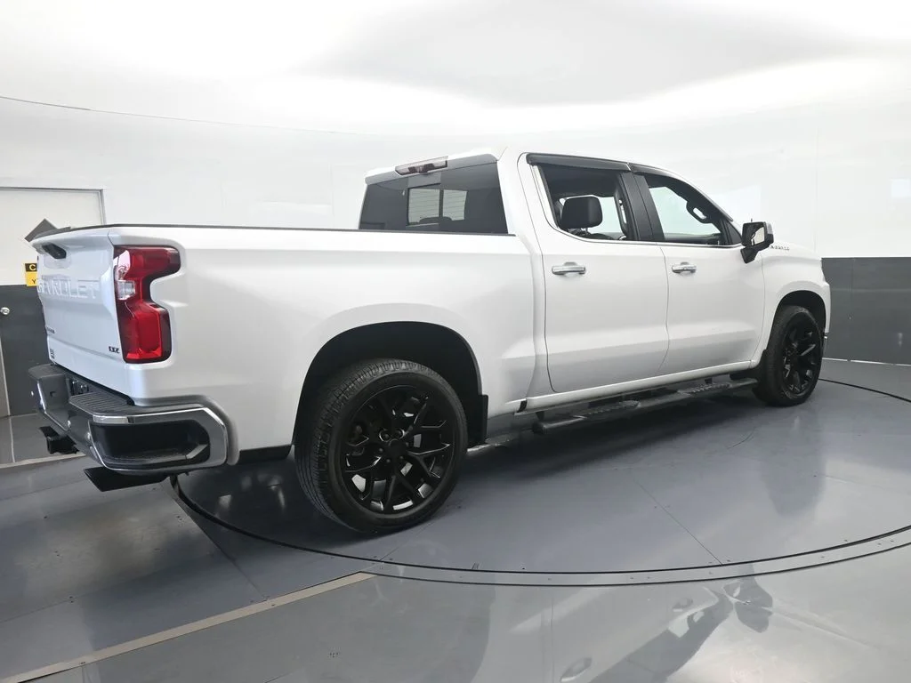 Used 2022 Iridescent Pearl Tricoat Chevrolet LTZ image 5