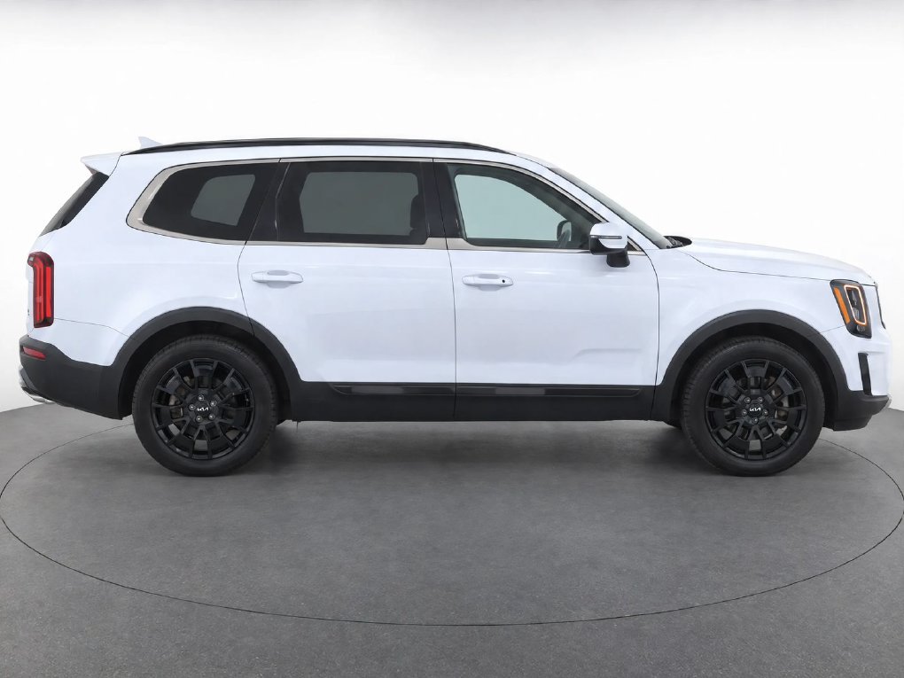 Used 2022 White Kia EX image 11