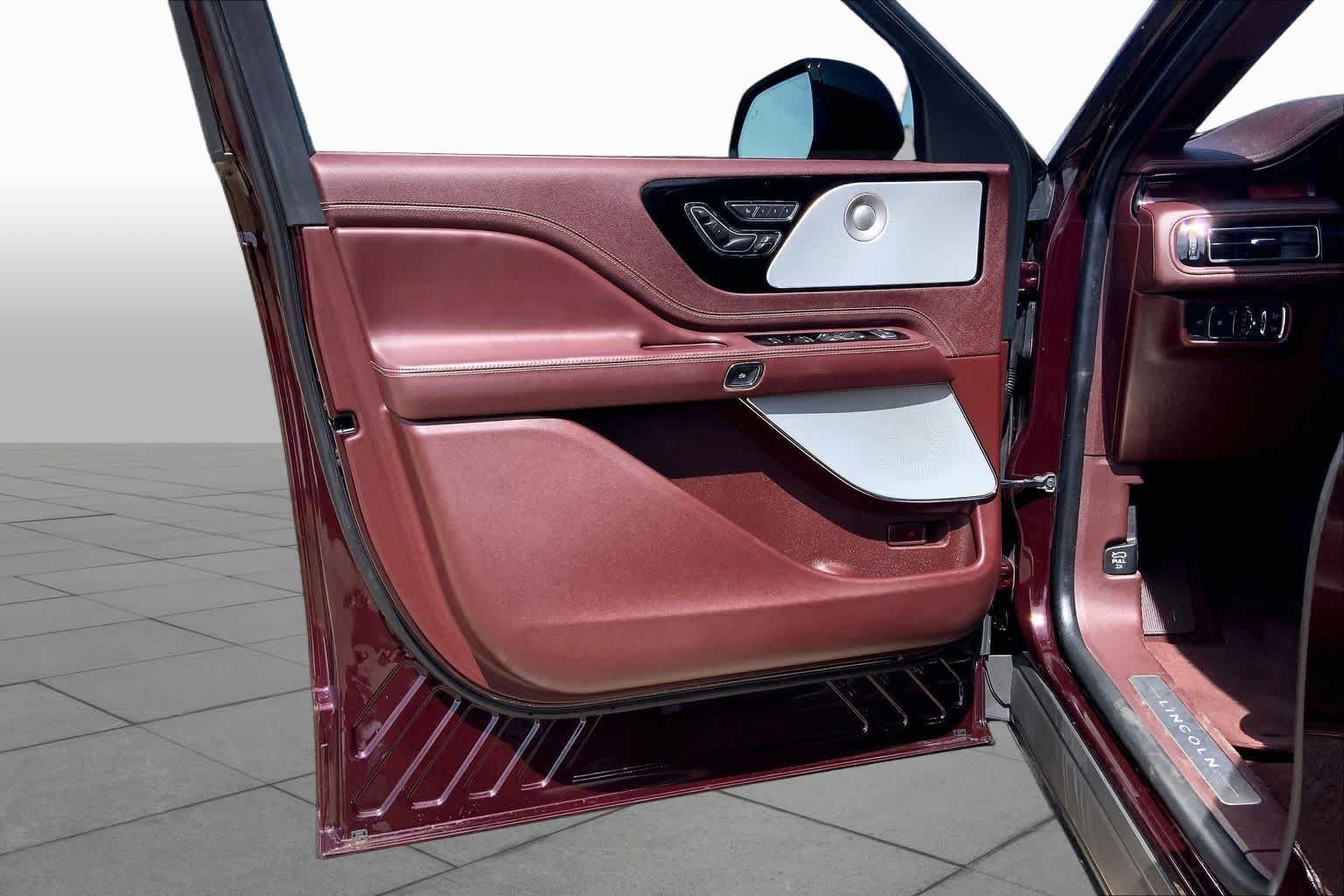Used 2023 Diamond Red Lincoln Black Label image 22