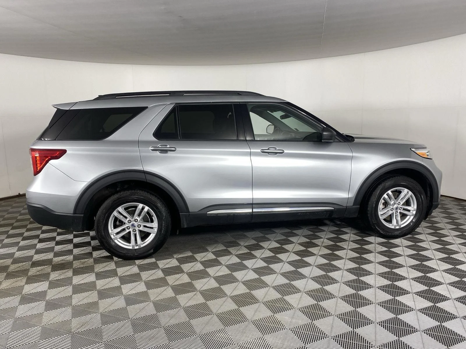 Used 2023 Iconic Silver Ford XLT image 11