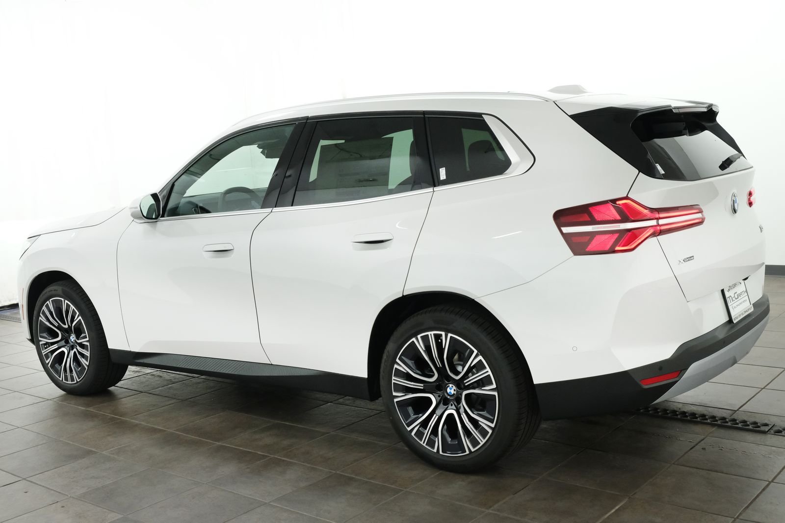 New 2026 Mineral White Metallic BMW 30 xDrive image 3