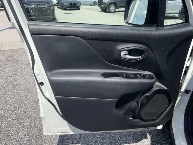 Used 2023 White Jeep Altitude image 16
