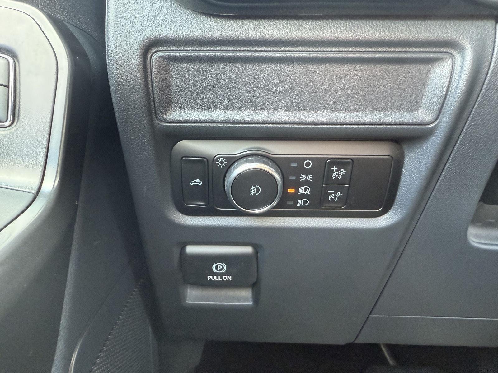 Certified Used 2022 Oxford White Ford XLT image 12
