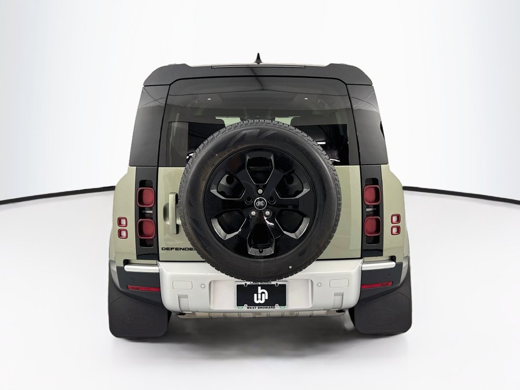 Used 2024 Green Land Rover S image 6