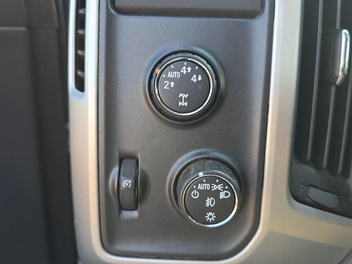 Used 2015 Summit White GMC SLE image 18