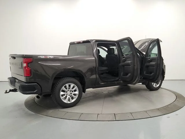 Used 2021 Brown Chevrolet Custom image 15