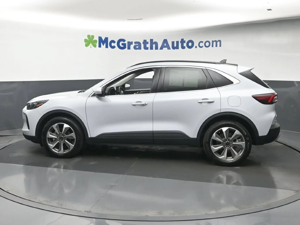 Used 2025 Silver Ford Platinum image 22