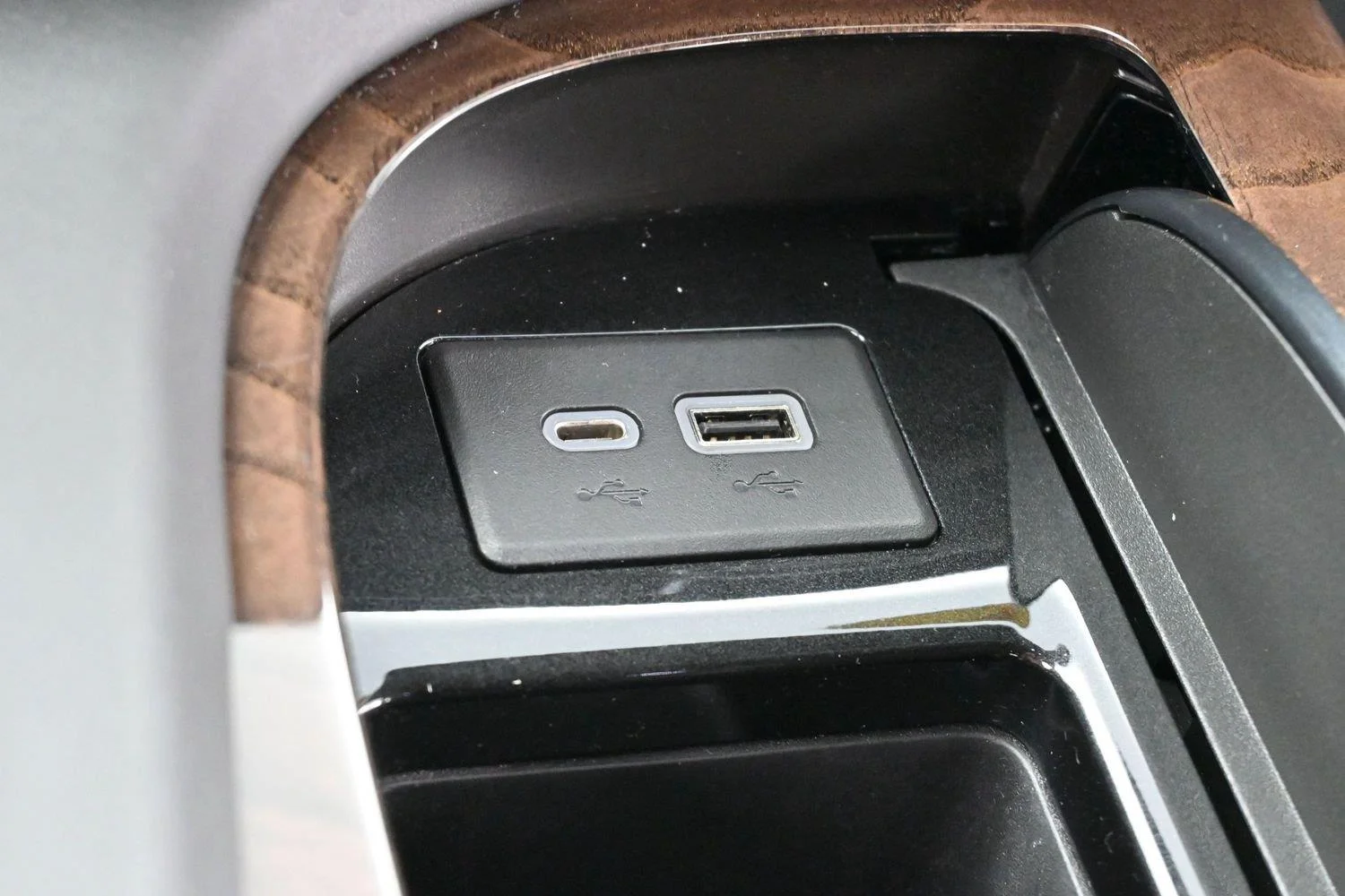 Used 2021 CRYSTAL WHITE TRICOAT Cadillac Sport Platinum image 29