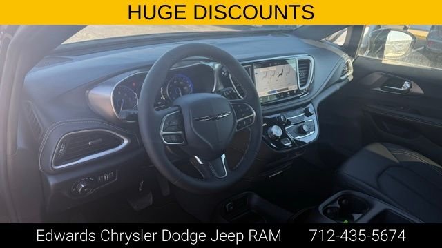 2026 Chrysler Pacifica Select - Photo 13