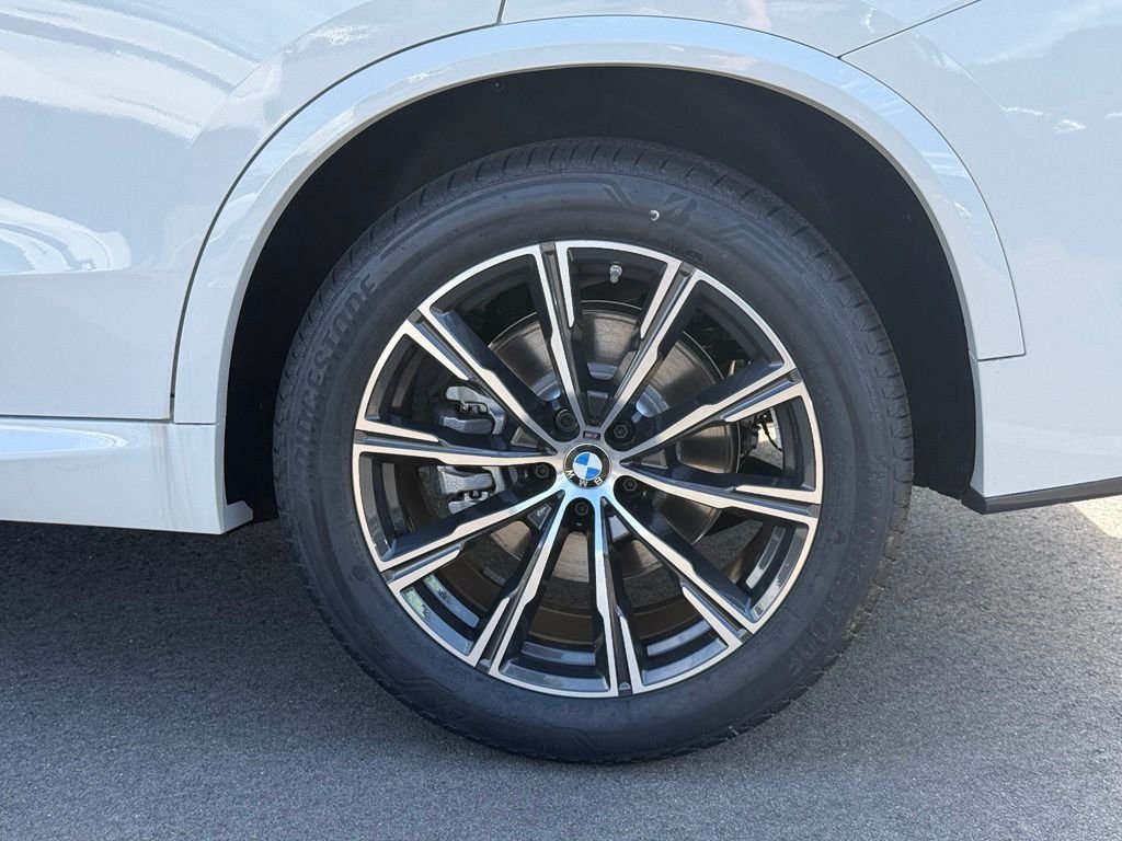 New 2026 Alpine White BMW xDrive40i image 9