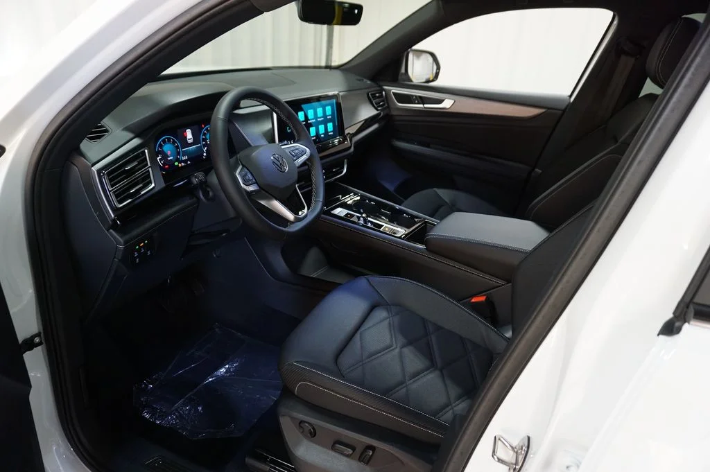New 2026 White/off-white Volkswagen 2.0T SE w/Technology image 9