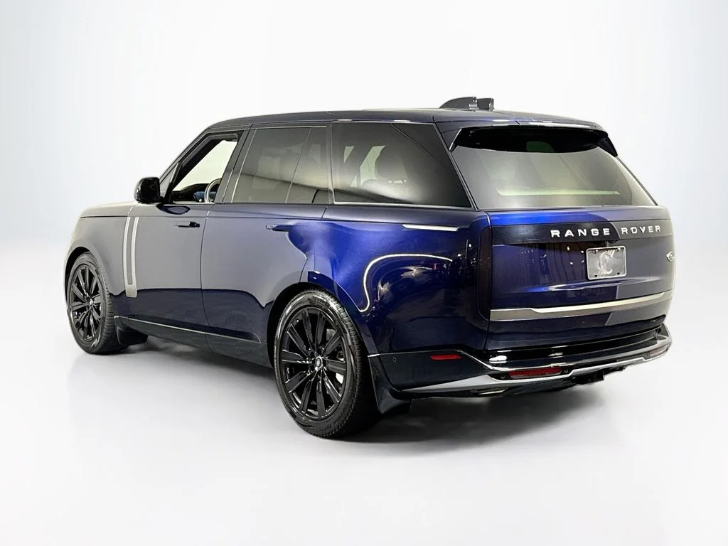 Used 2023 Blue Land Rover SE image 3