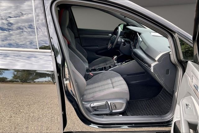 Used 2024  Volkswagen SE image 7