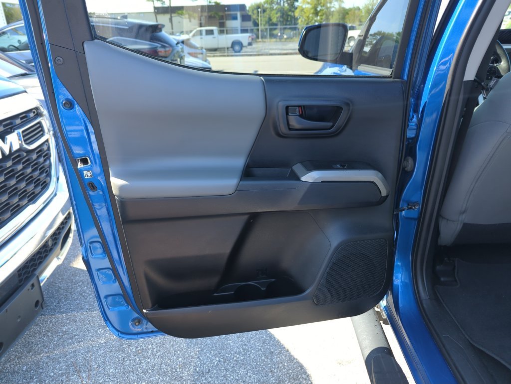 Used 2018 Blue Toyota SR5 image 23