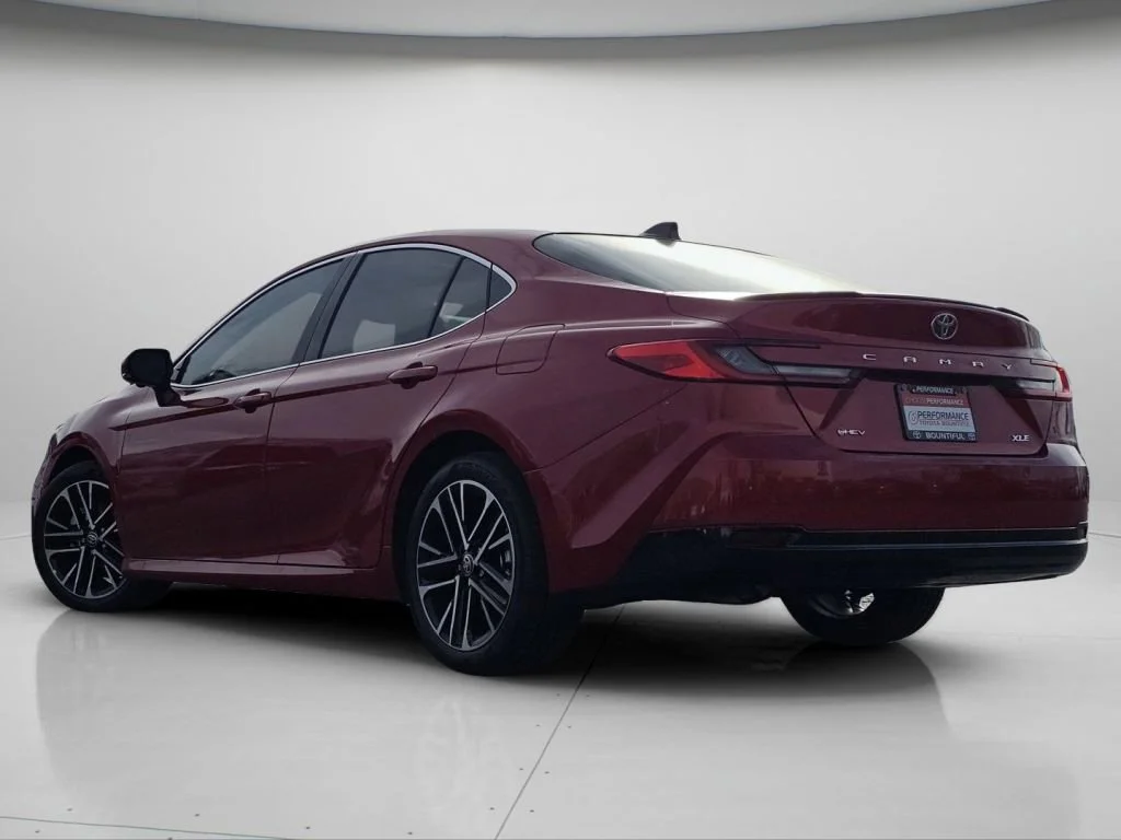 2025 Toyota Camry XLE - Photo 6