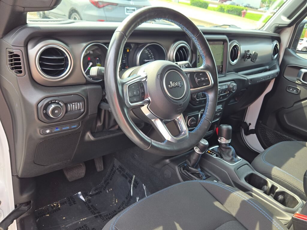 Used 2022 White Jeep Unlimited Rubicon 4xe image 26