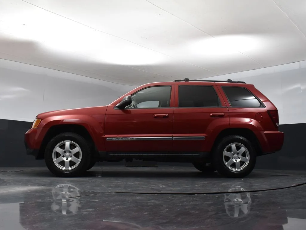 Used 2010 Red Jeep Laredo image 9