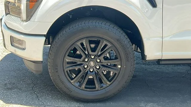 New 2026 Star White Metallic Tri-Coat Ford Platinum® image 29