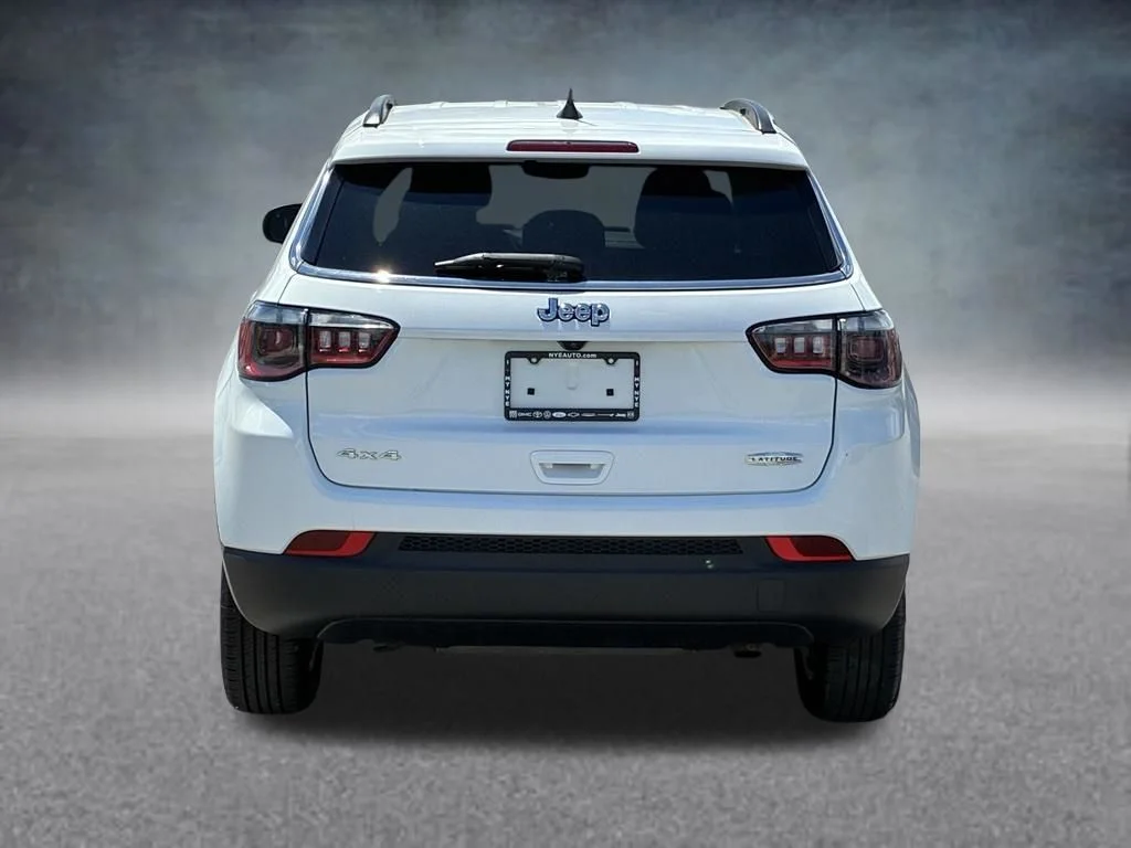 Used 2024 White Jeep Latitude image 4