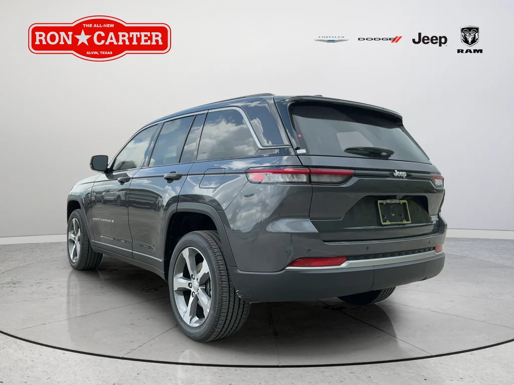 New 2026 Baltic Gray Metallic Clear-Coat Exterior Paint Jeep Limited image 4