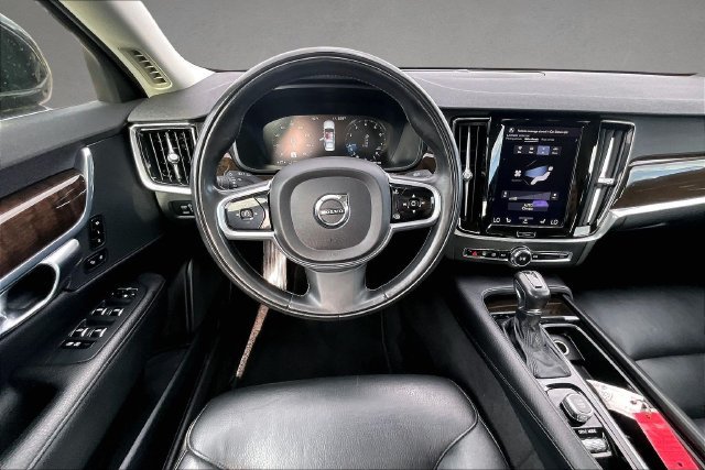 Used 2018 Black Stone Volvo T5 Momentum image 3