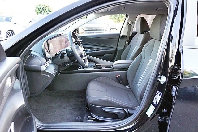 Used 2023 Black Hyundai SEL image 12