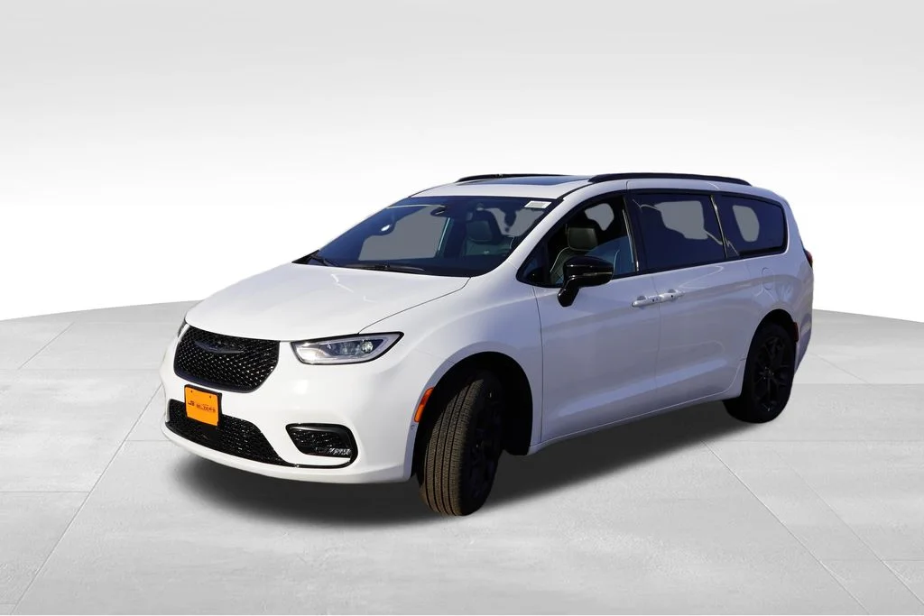 New 2026 Bright White Clear-Coat Exterior Paint Chrysler Limited image 8