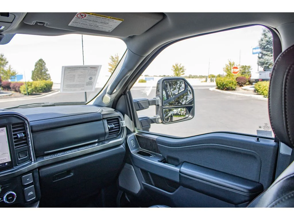Used 2023 AGATE BLACK Ford LARIAT image 22
