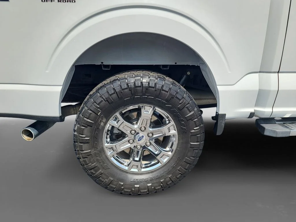 Used 2021 White Ford Lariat image 10