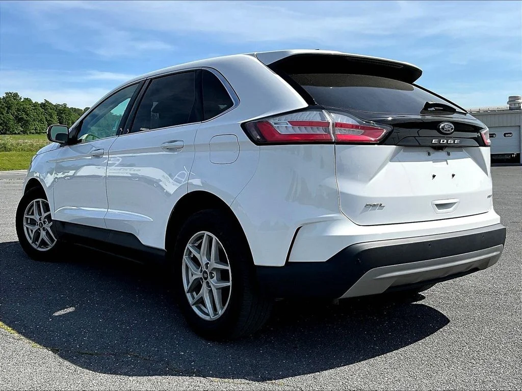 Used 2021 White Ford SEL image 6