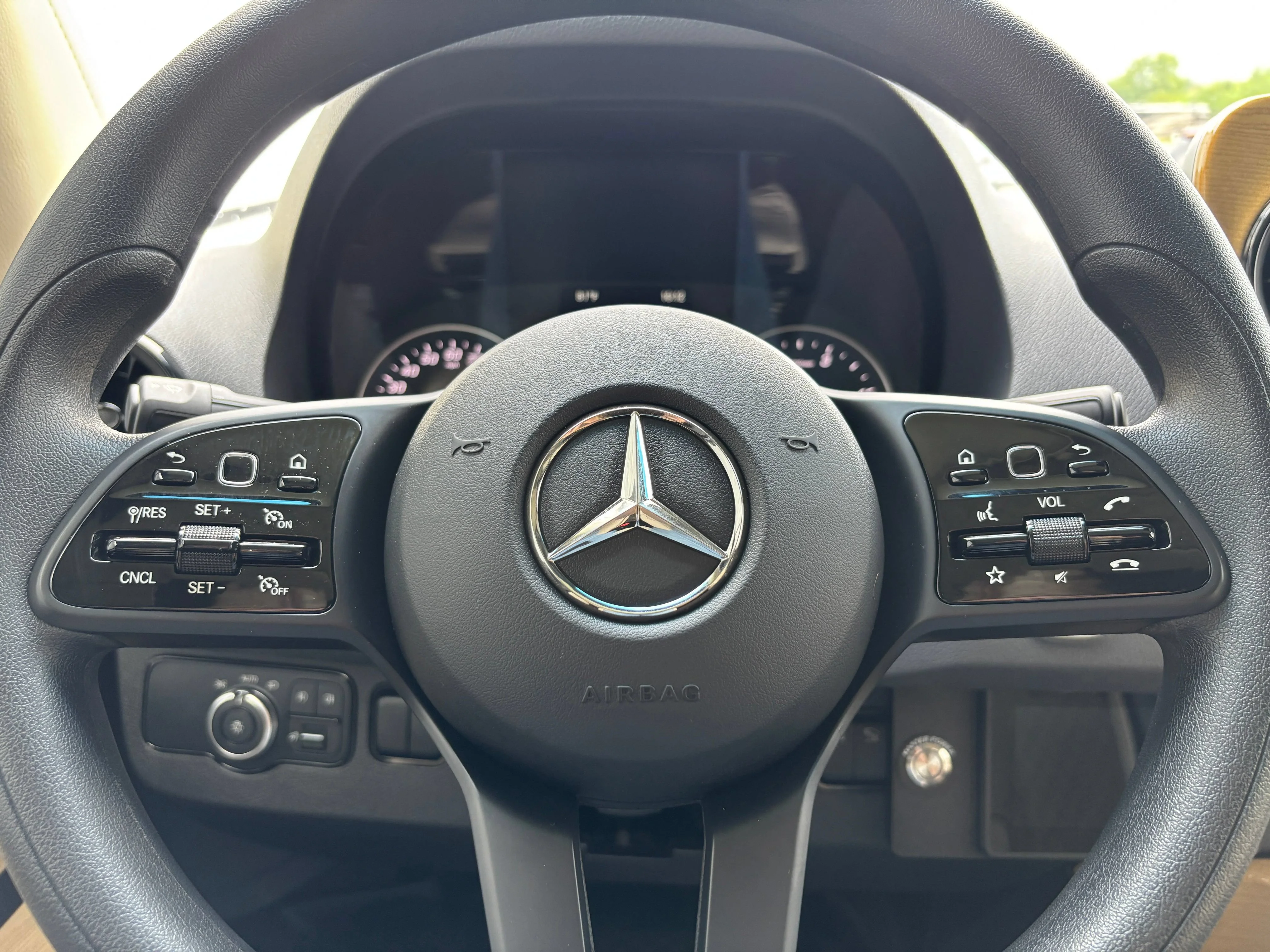 Used 2021  Mercedes-Benz  image 24