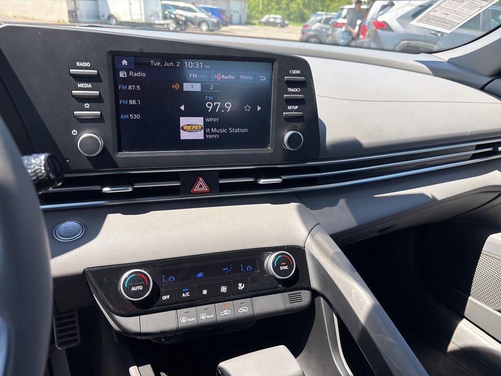 2025 Hyundai Elantra SEL - Photo 27