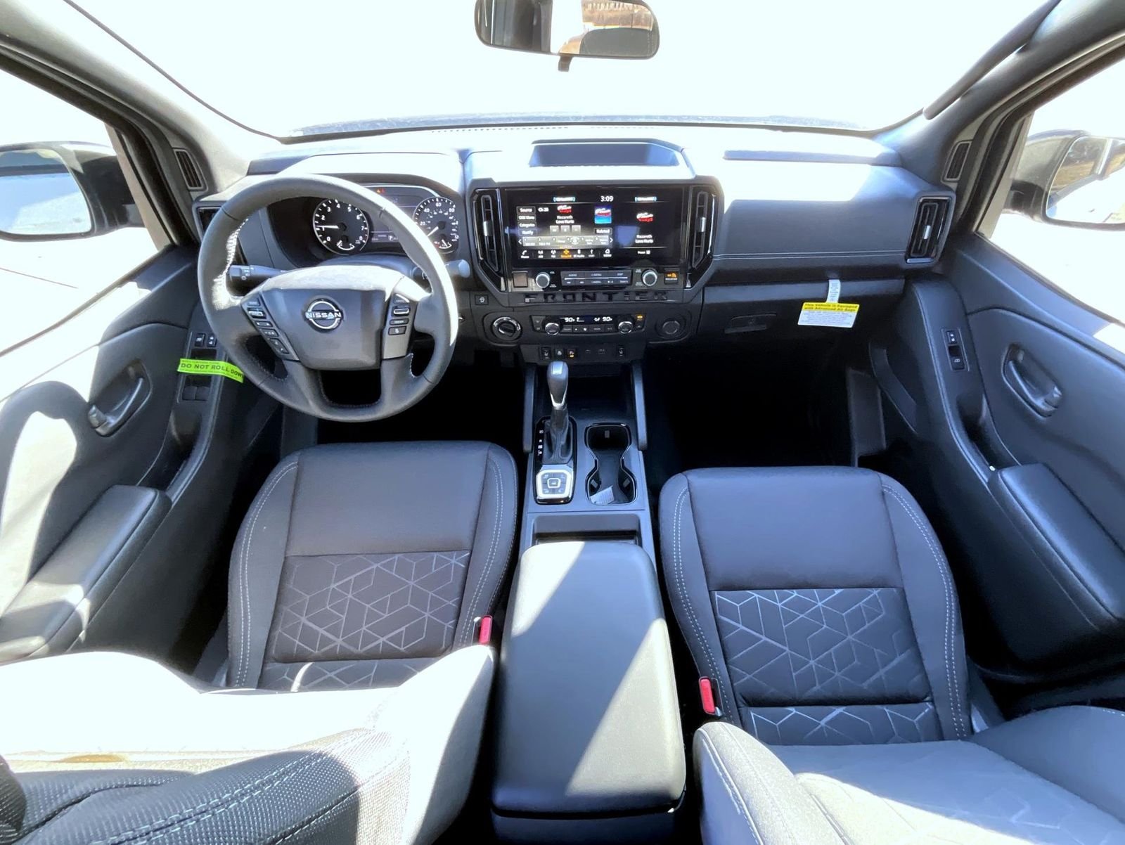 2026 Nissan Frontier SV - Photo 14