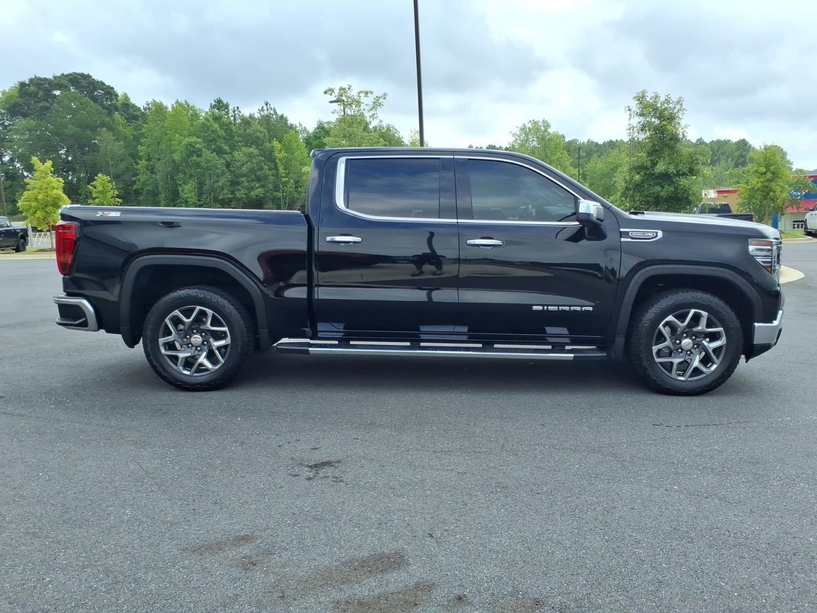 Used 2023 Onyx Black GMC SLT image 11