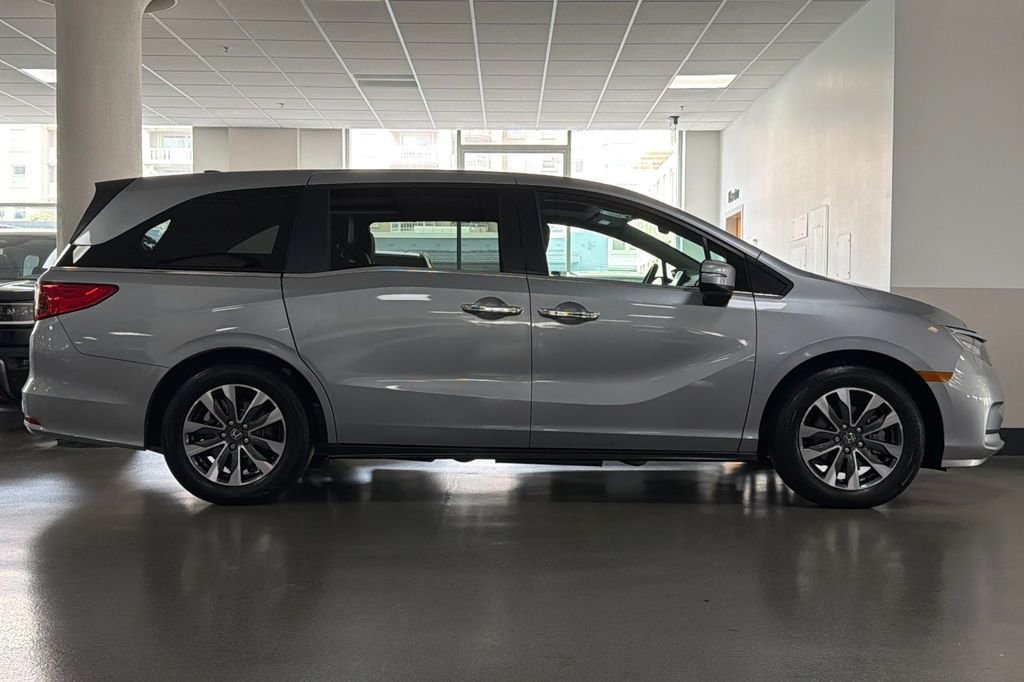 Used 2023  Honda EX-L image 3