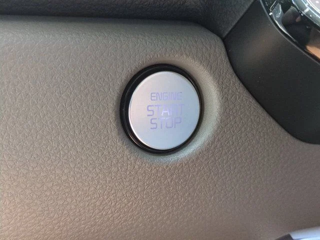 New 2026 Snow White Pearl Kia LXS image 28