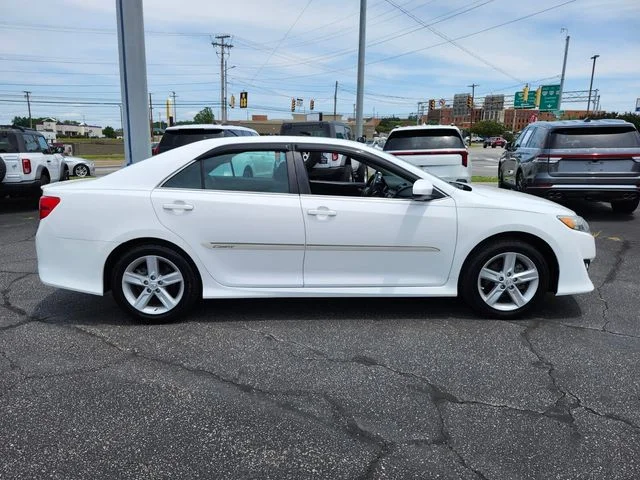 Used 2014 White Toyota SE image 9