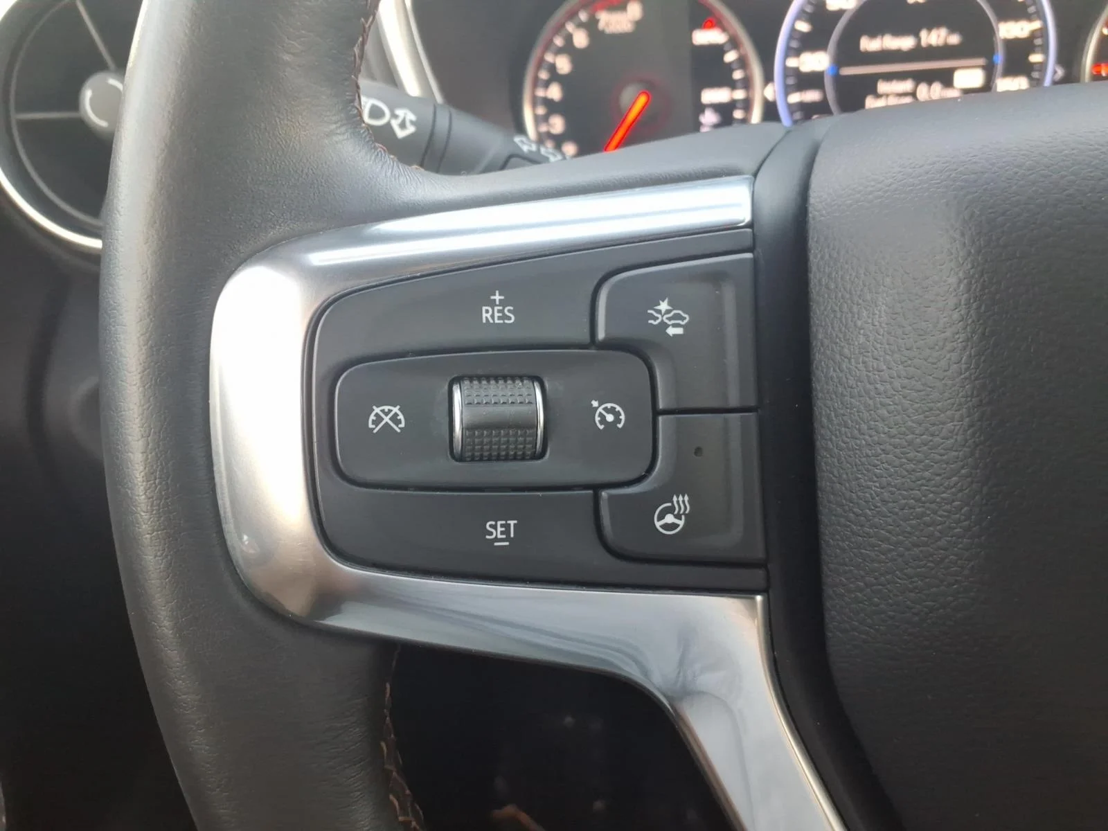 Used 2021 Iridescent Pearl Tricoat Chevrolet Premier image 23