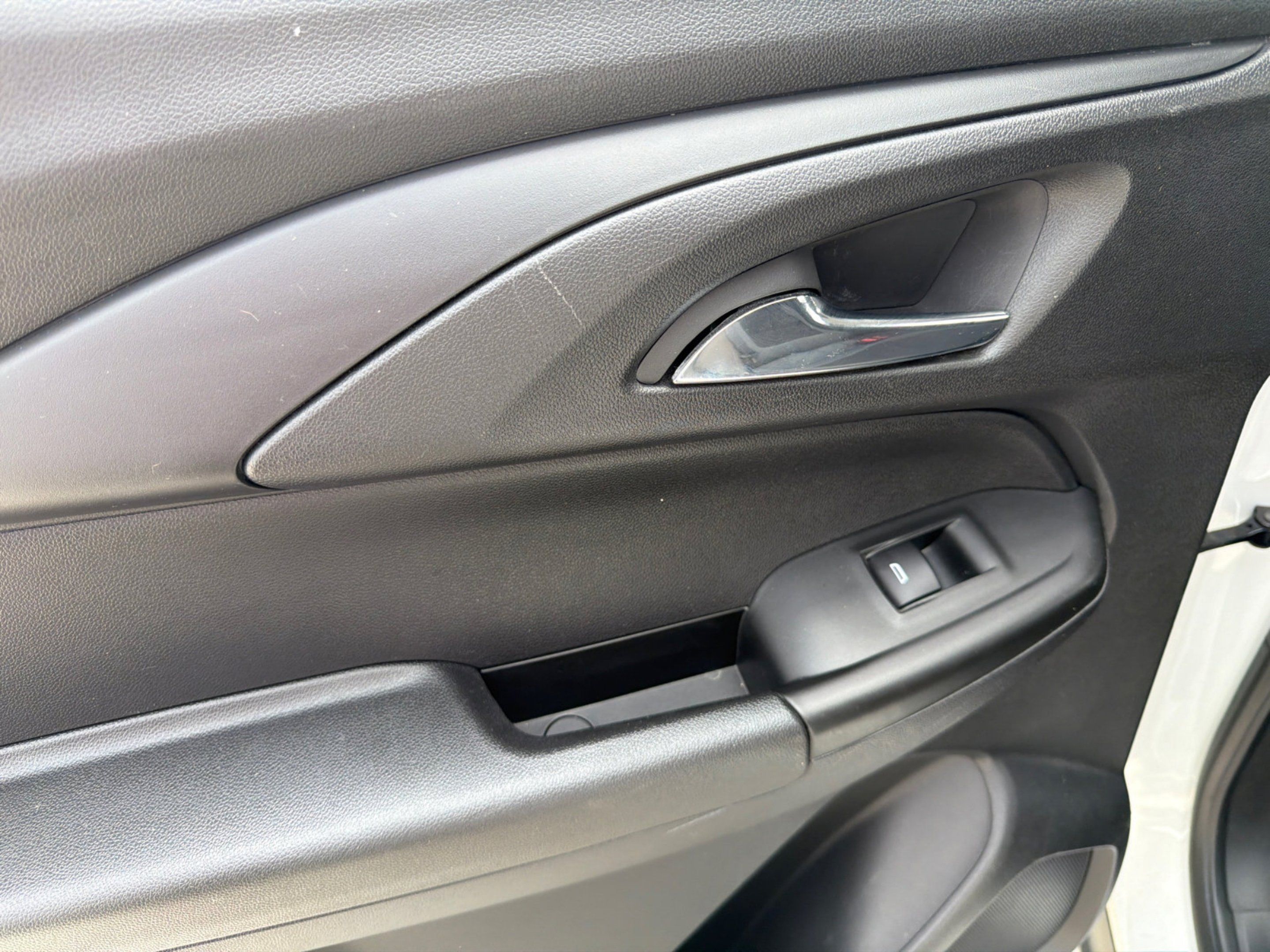 Used 2022 Summit White Chevrolet LS image 11