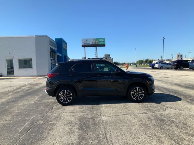 Certified Used 2025 Mosaic Black Metallic Chevrolet LT image 6