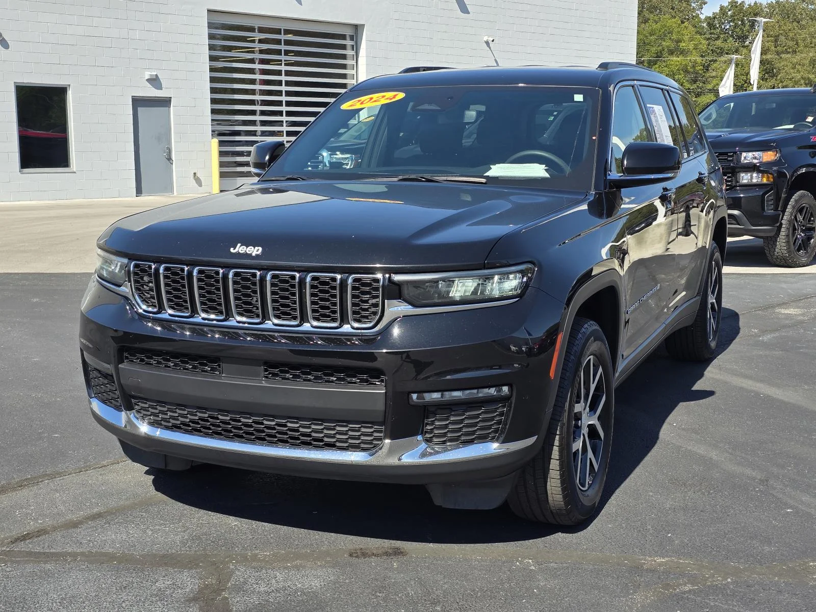 Used 2024 Black Jeep Limited 4x4 image 3