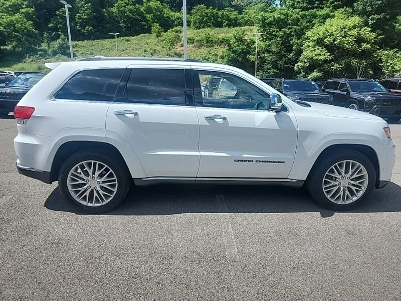 Used 2018 White Jeep Summit image 4